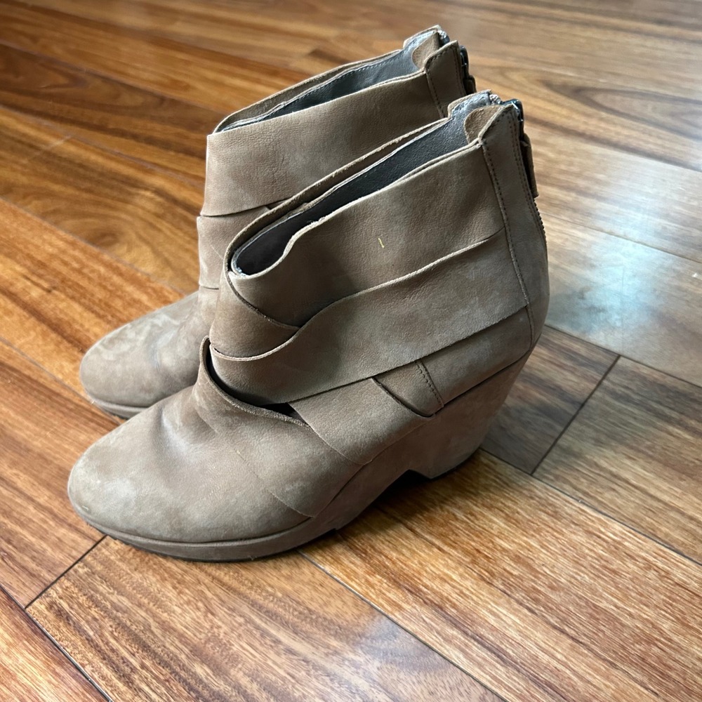 Eileen Fisher Taupe Leather Wrap Wedge Ankle Boots Back Zip Size 7